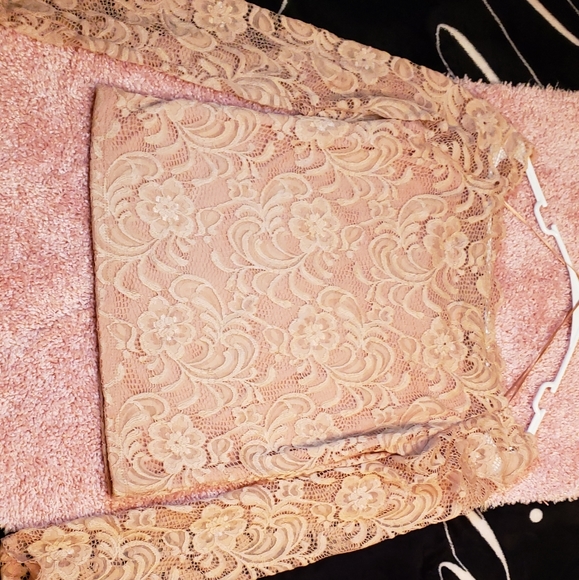 Off shoulder pink shirt - Picture 3 of 3